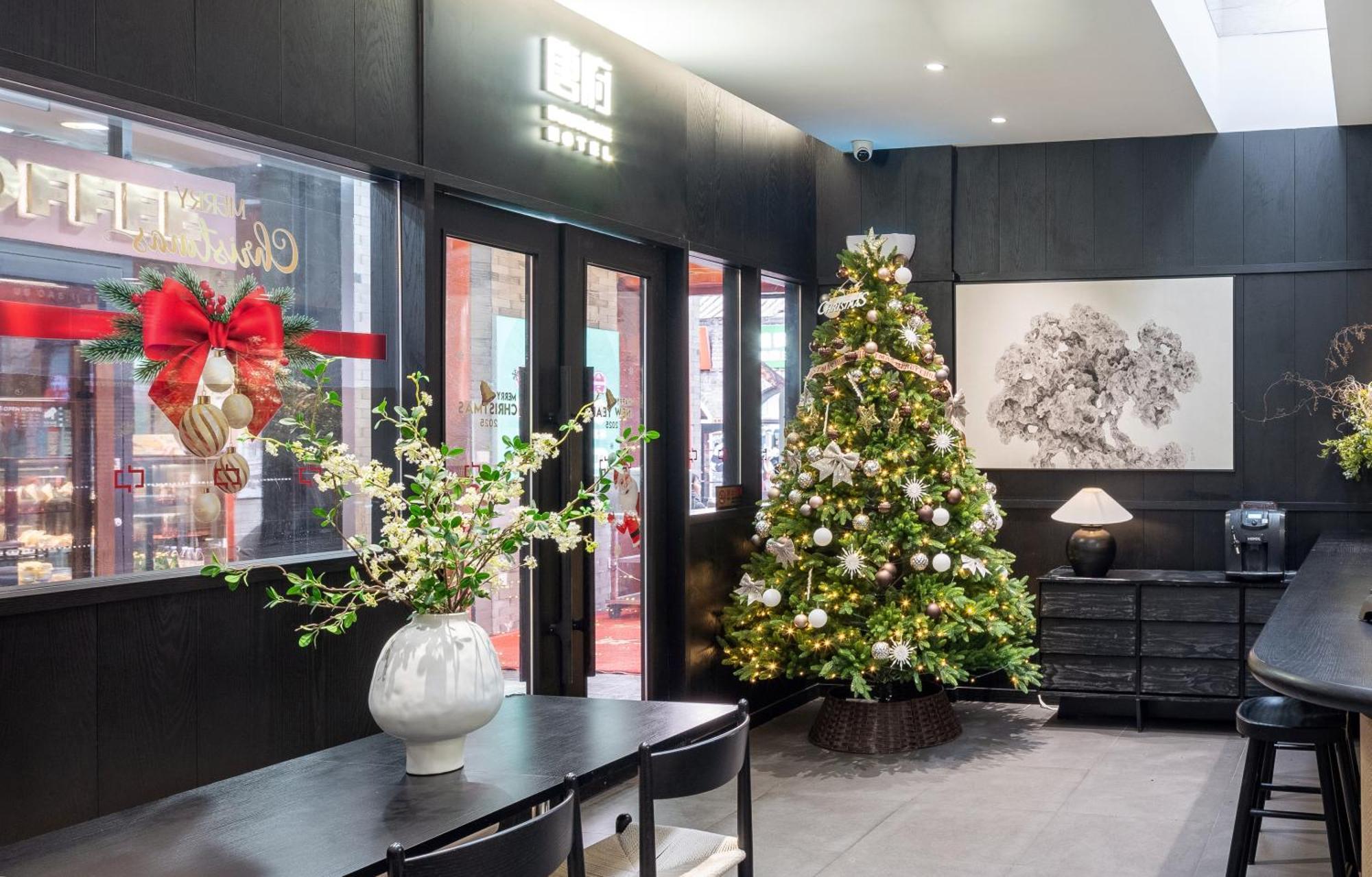 Beijing Tangfu Nanluoguxiang Wang Fu Jing Forbidden City Snack Street Hotel,1 Stop Walking To Airport Express,3 Stop To Tiananmen&Free Laundry Dry Service &Professional Free Tour Ticket Service With English Speaking Staff Exterior foto